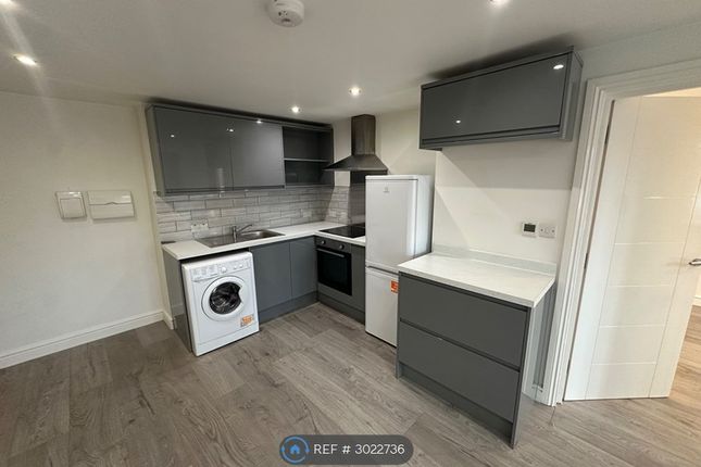Flat, Princes Way, Bletchley, Milton Keynes photo 2