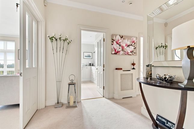 Flat 11, Gillespie House Holloway Drive, Virginia Water photo 2