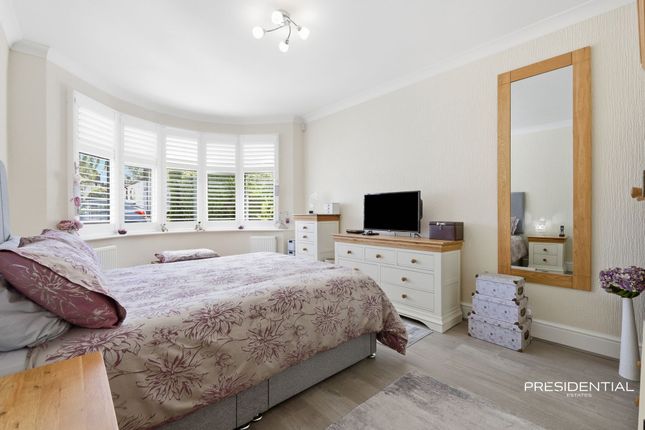 20 Seymour Road, Chingford photo 3