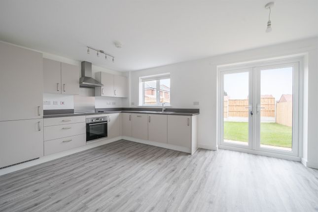18, Frederick Beech Grove, Priorslee, Telford photo 3