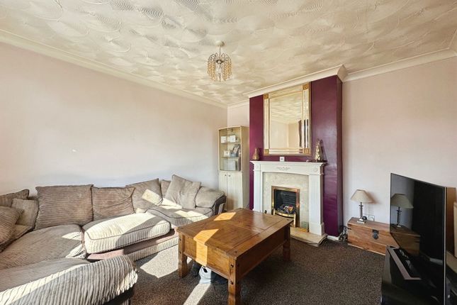 28, Lawnswood Rise, Wolverhampton photo 4