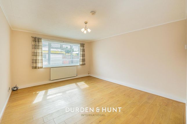 7 Canterbury Court Crow Green Road, Brentwood photo 2