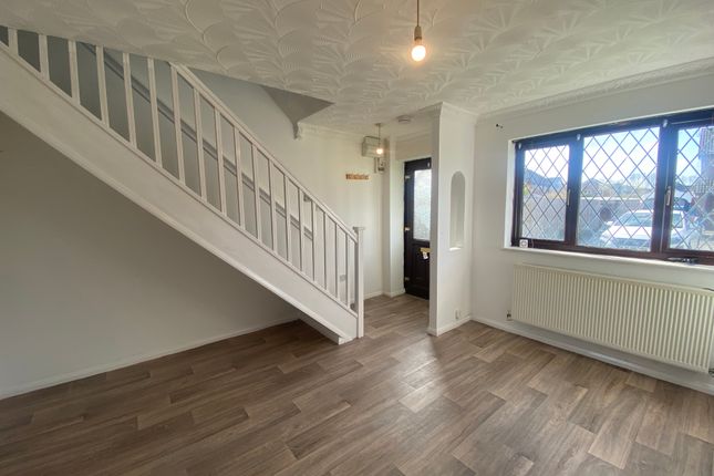 20, Heol Bryncwtyn, Bridgend photo 2