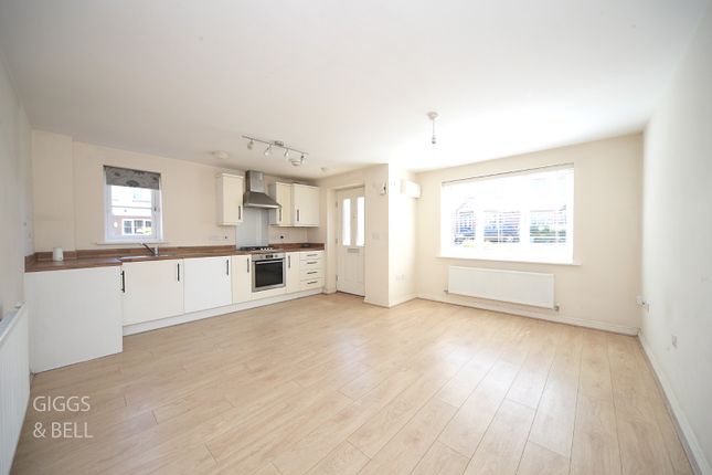 35 Verde Close, Luton, Bedfordshire photo 4