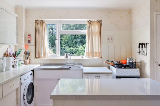 19, Kingsdene, Tadworth photo 4