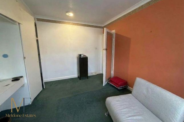 10 Mount Avenue, Caterham photo 4