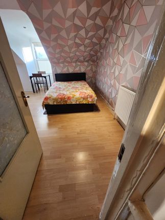 35a Vicarage Lane,, Vicarage Lane, London photo 4