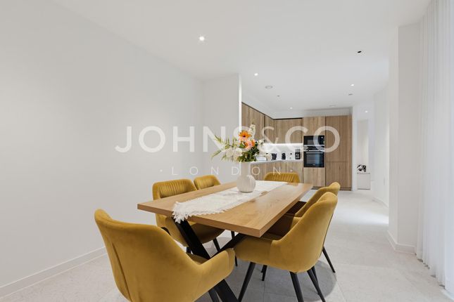 Cendal Crescent, London photo 4