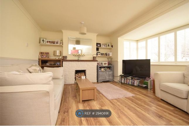 Bowen Close, Cheltenham photo 2