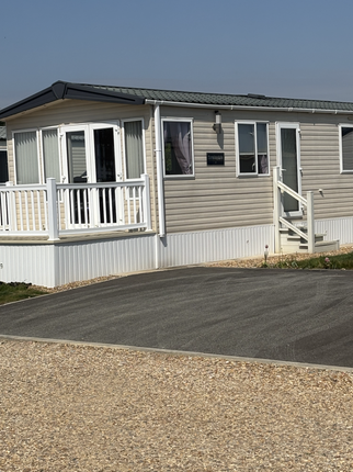 2-bed caravan on Sutton Park Holiday Park, Vicarage Lane, Long Sutton, £25,495