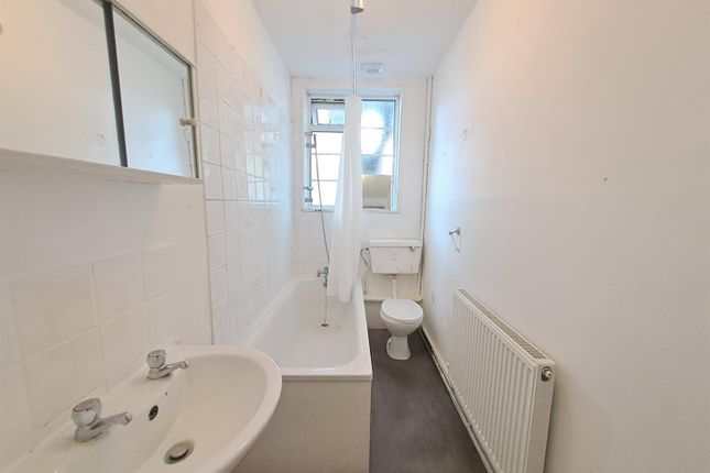 Flat to rent in East Vale, The Vale, London