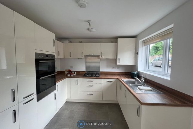Snowdrop Drive, Emersons Green, Bristol photo 2