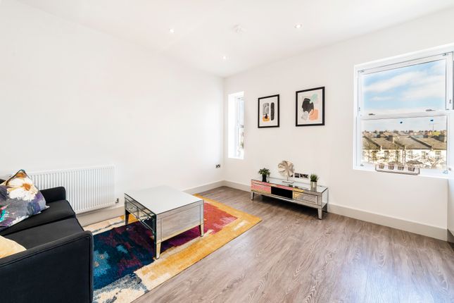 Flat 4, 811-813, Harrow Road, Kensal Green photo 3
