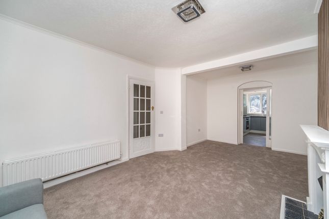 111, Clyfford Road, Ruislip photo 4
