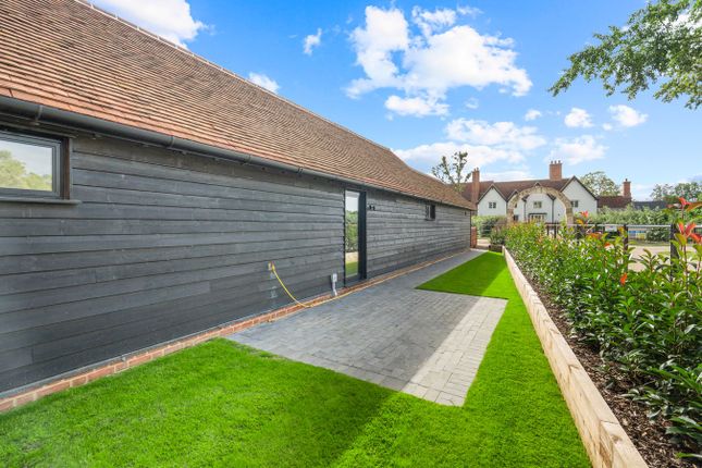 Lea Hall Barns, Dunmow Road, Bishop's Stortford photo 4