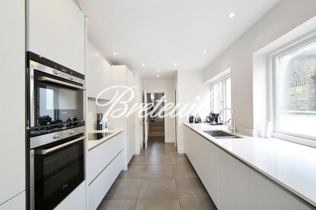 Terraced house to rent in Hannell Road, London