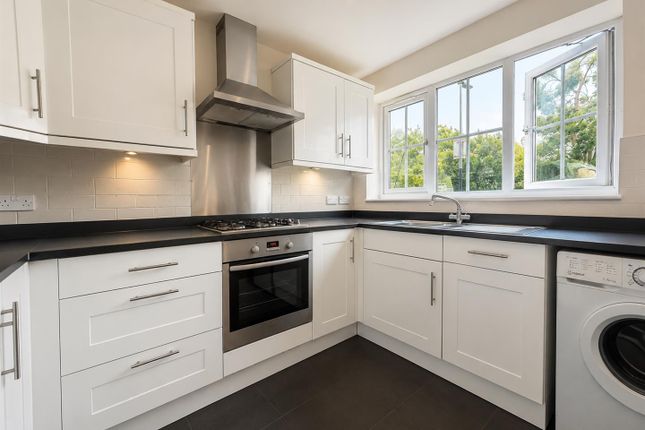 17B, Windmill Shott, Egham photo 4
