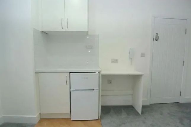 13, Albert Road, Englefield Green photo 2