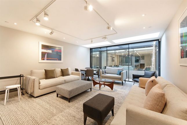 Flat for sale in Fulham Road, Chelsea Village