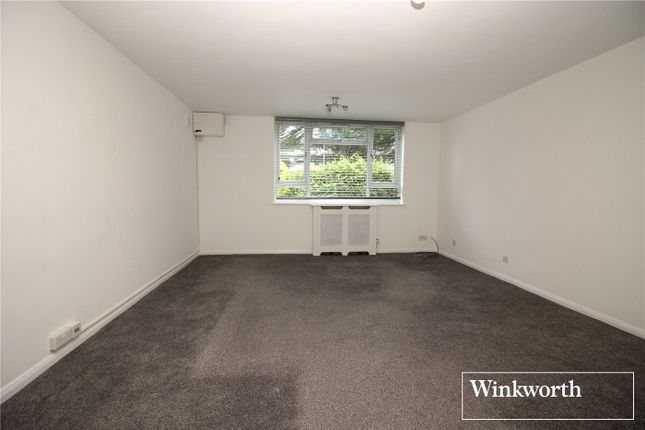 8, Holt Close, Borehamwood photo 4