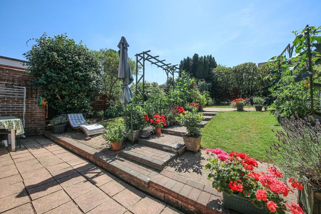 6 Walsingham Gardens, Southampton photo 4