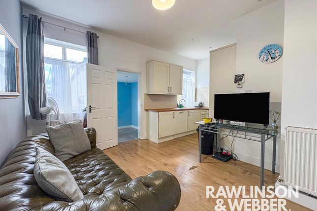 370A, Walton Road, West Molesey photo 2