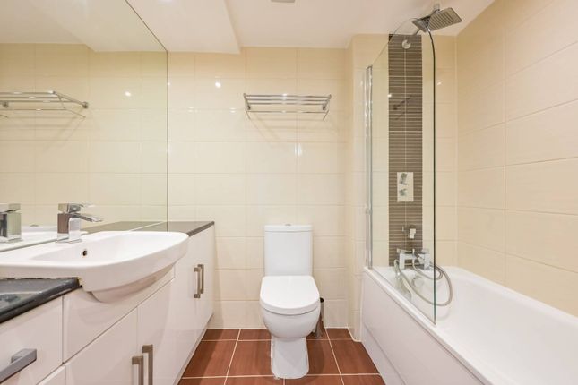 Thumbnail Flat to rent in City Tower, Canary Wharf, London