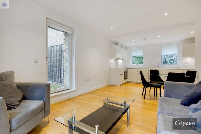 Flat to rent in Hand Axe Yard, Gray's Inn Road, London