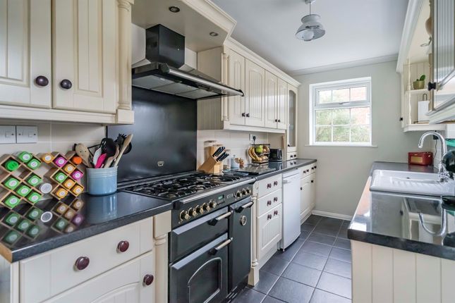 End terrace house for sale in King Street, Tring