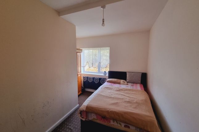 Duplex to rent in Woodale Avenue, Bradford
