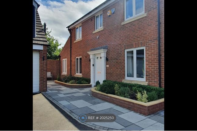 Detached house to rent in Butterworth Close, Wythall, Birmingham