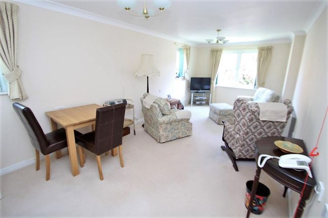 Flat for sale in Warwick Road, Reading