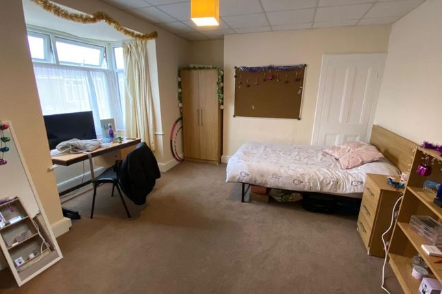 8 Aylesbury Road, Swansea photo 3
