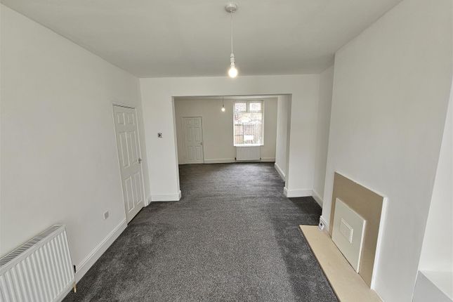64, Ashley Lane, Manchester photo 4