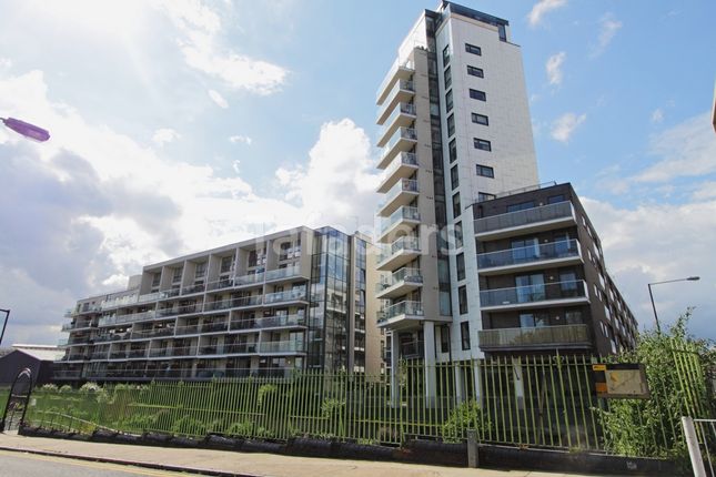 Parking/garage to rent in Ingot Tower, Thomas Road, Poplar