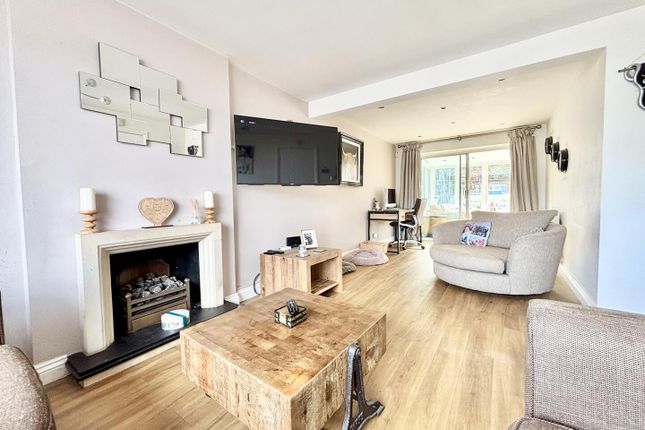 38, Acaster Drive, Leeds photo 4