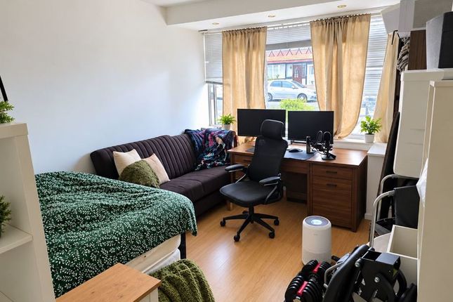 201, Bilton Road, Greenford photo 3