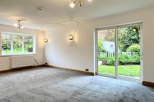 Detached bungalow to rent in Beverley Gardens, Ravenhill, Swansea