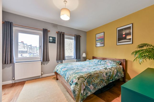 Queens Crescent, Kentish Town photo 4