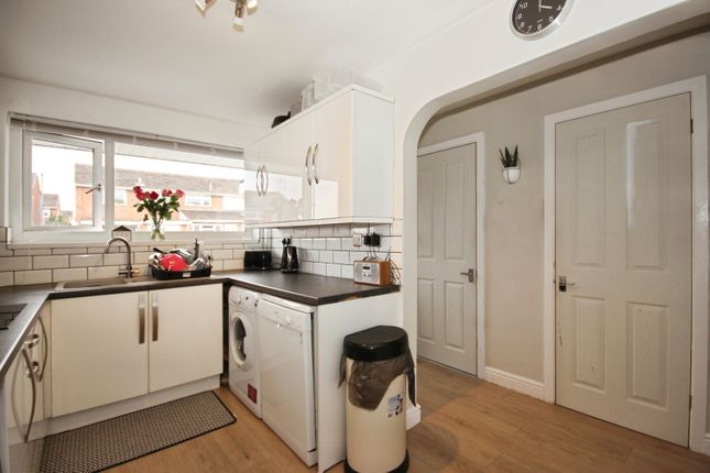 12, Kirton Close, Leamington Spa photo 2