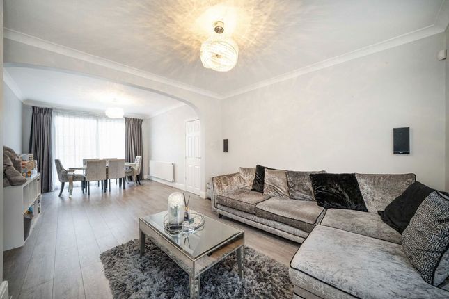 5, Downs View, Isleworth photo 2