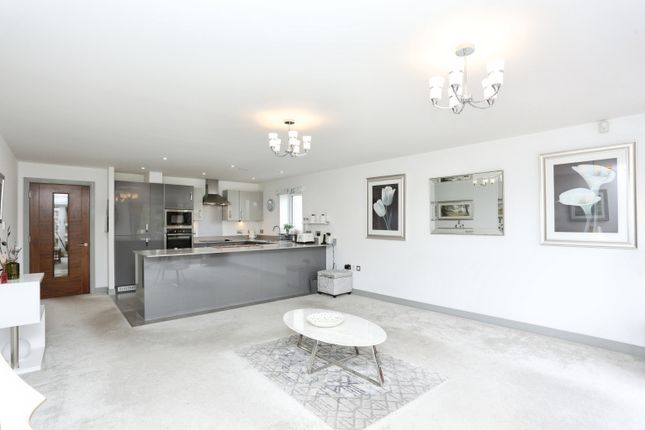 2-bed flat on Flat 8/De La Mare House, 57 Albemarle Road, Beckenham, £515,000