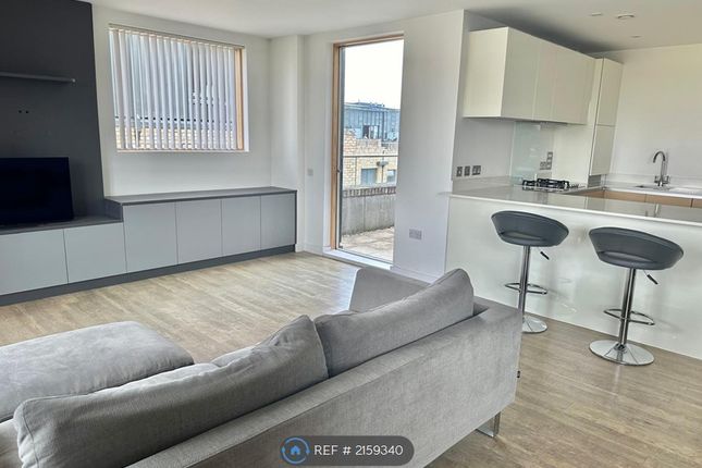 Flat to rent in Griffin Building, London