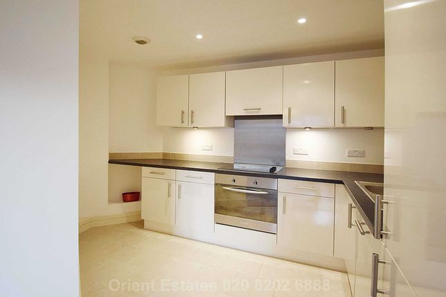 Flat for sale in Greyhound Hill, Hendon