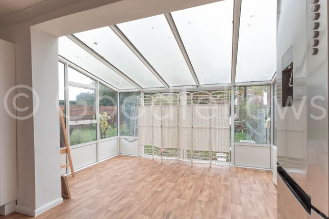 8, Farm Road, Morden photo 4