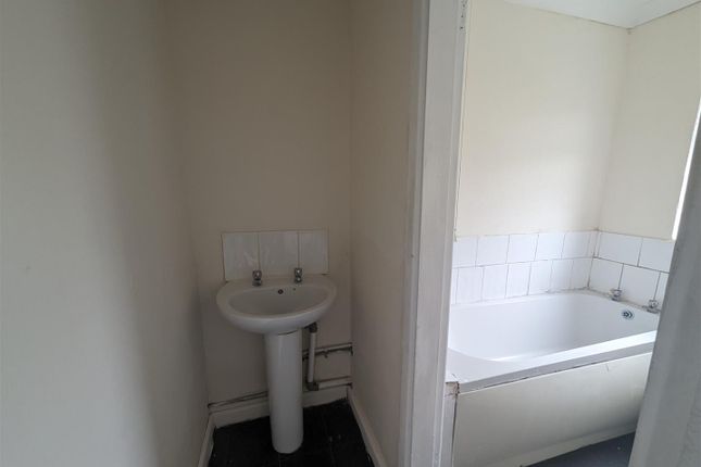 21, Barnett Road, Wolverhampton photo 4