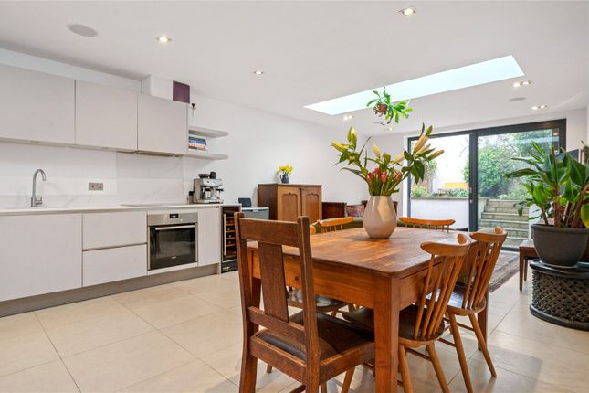 Thumbnail Terraced house for sale in Southgate Road, Islington, London