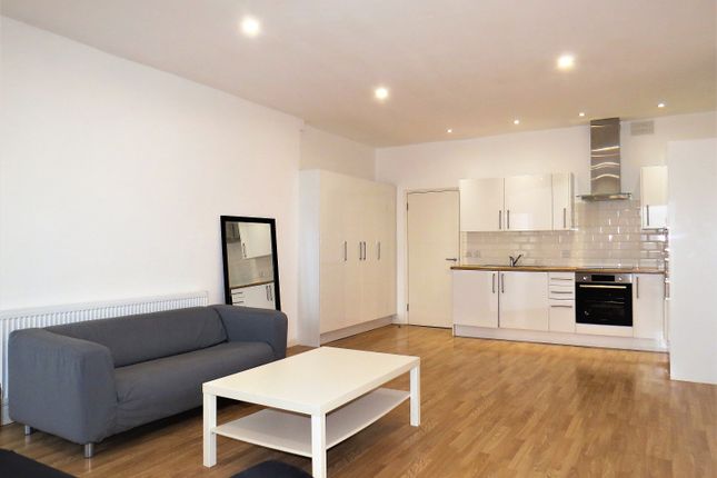 Thumbnail Flat to rent in Fashion Street, London