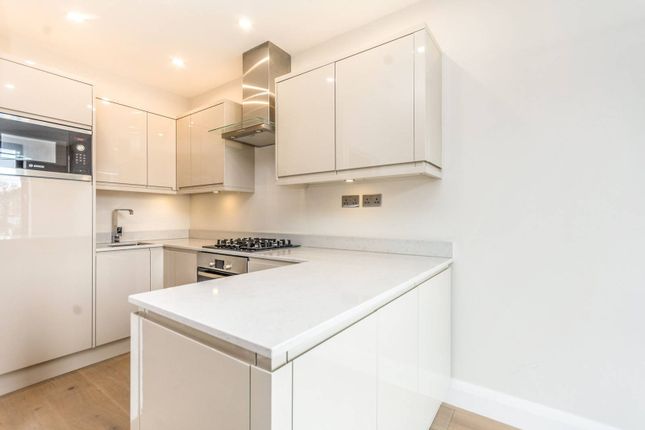 Flat to rent in Hornsey Road, Holloway, London