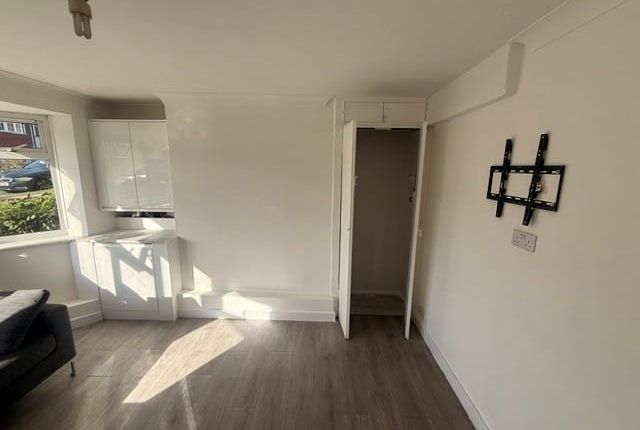 46, Maylands Drive, Sidcup photo 4